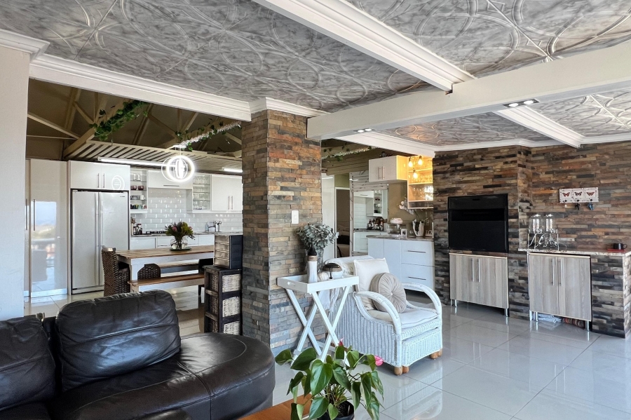 3 Bedroom Property for Sale in Wavecrest Eastern Cape